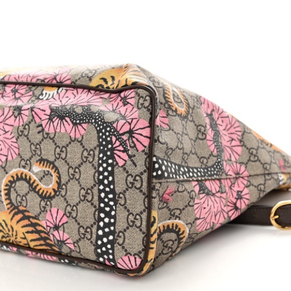 GUCCI 
Soft GG Supreme Monogram Bengal Medium Crossbody Tote Beige Pink - Picture 11 of 12
